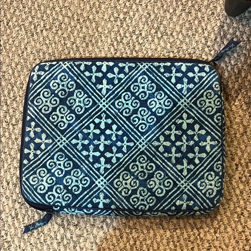 Vera Bradley Navy and Light Blue Quilted Sleeve